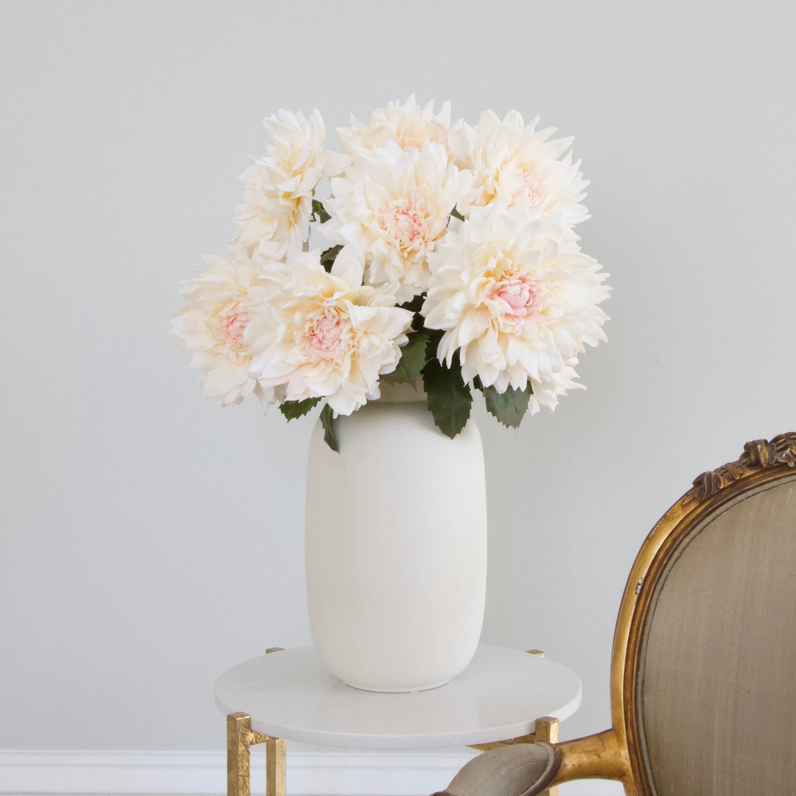 Cafe Au Lait Dahlia Bouquet & Kingham Vase Set - Image 3