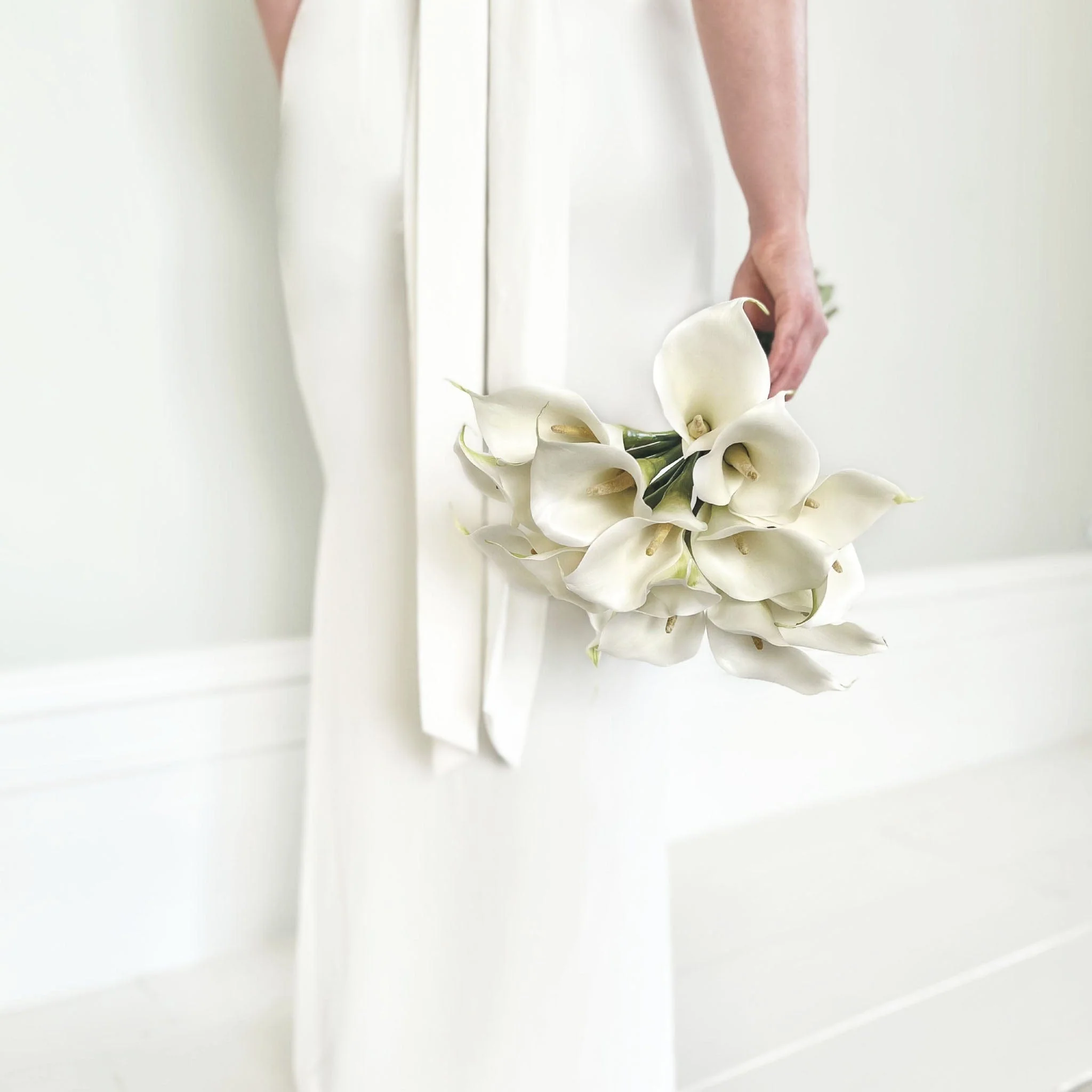 Artificial White Calla Lily Wedding Arrangement - Image 4