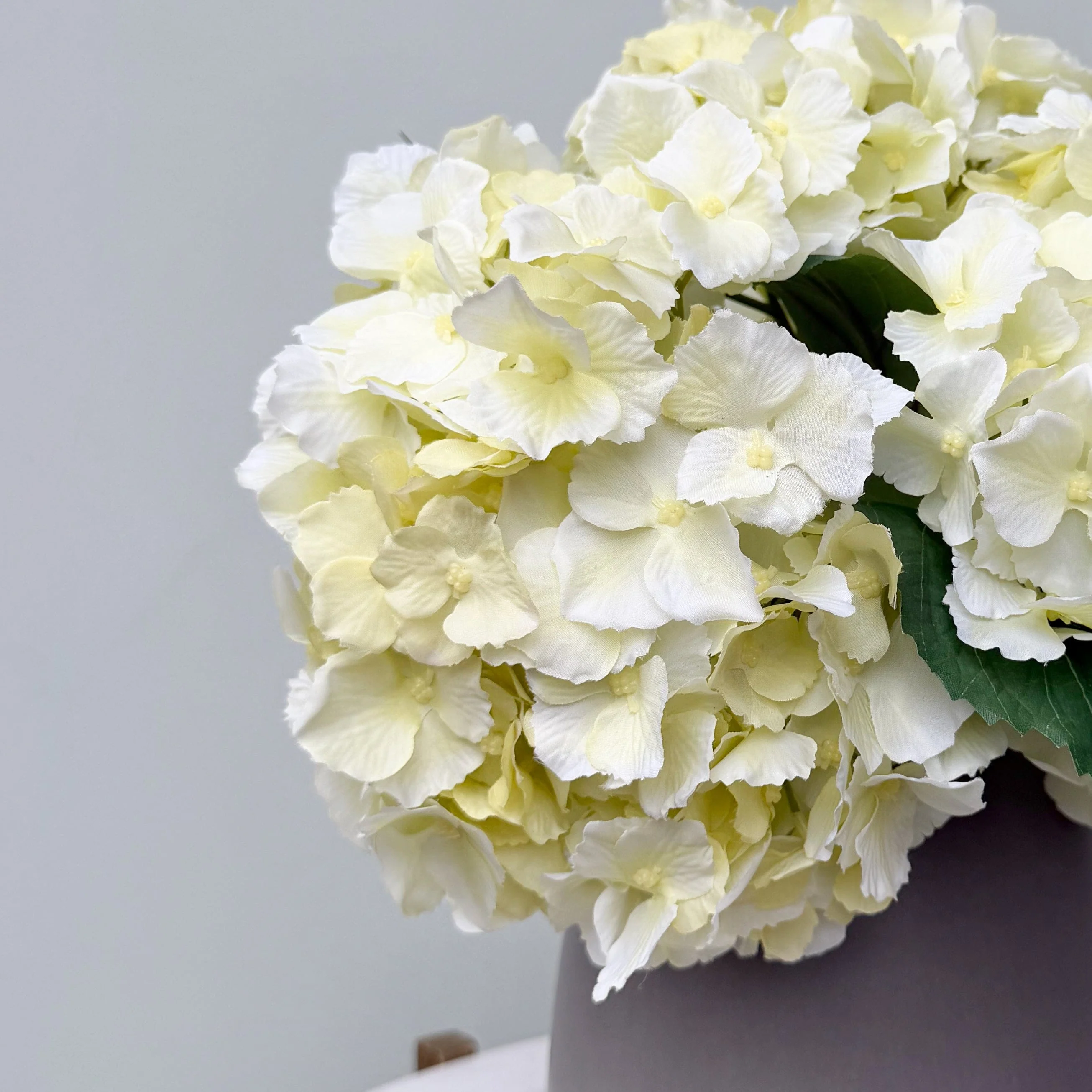 Cream Hydrangea Bouquet & Kemble Vase Set - Image 2
