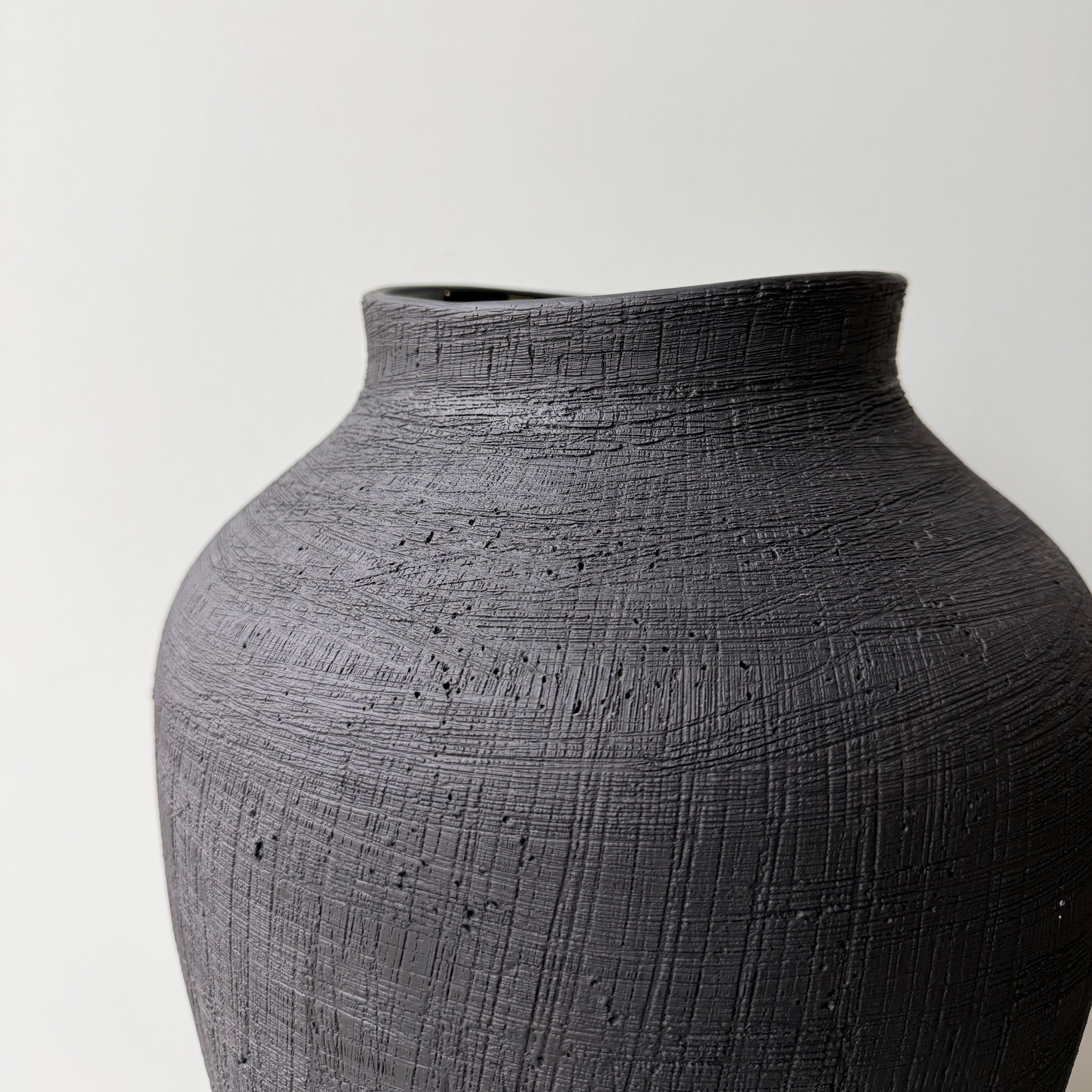 Large Black Textured Vase - Image 3